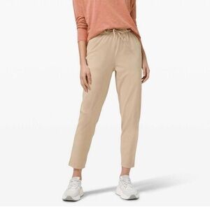 Lululemon Cream Light Tan Keep Moving Pants 7/8 High-Rise Size 6 Prosecco